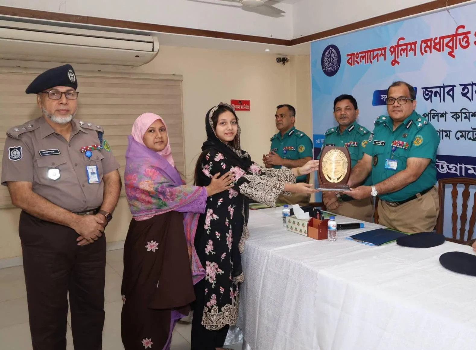 সিএমপিতে ৬০ মেধাবী শিক্ষার্থীকে পুলিশ মেধাবৃত্তি ও সম্মাননা