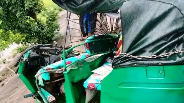 চাটমোহরে সড়ক দুর্ঘটনায় নারী নিহত, আহত ৩