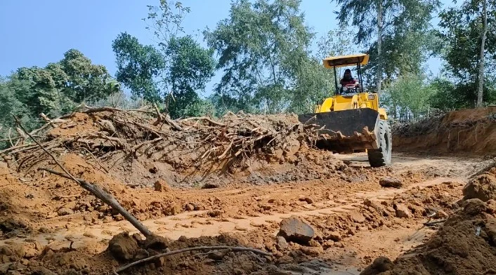খাগড়াছড়িতে পাহাড় কাটায় ৫০ হাজার টাকা জরিমানা