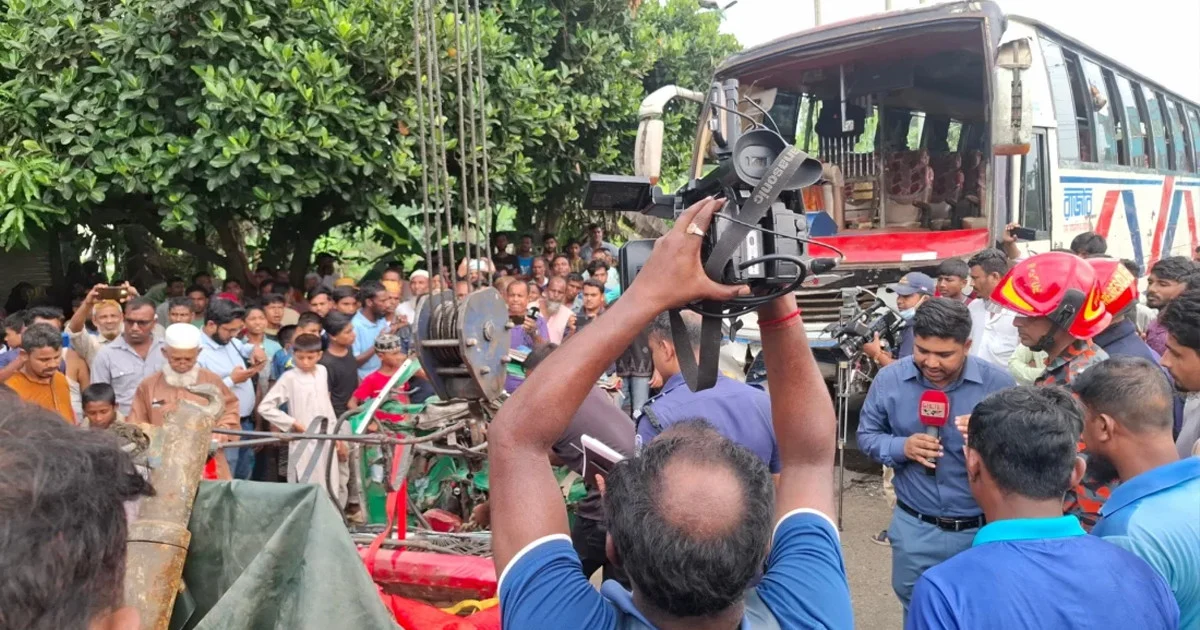 ময়মনসিংহে বাসচাপায় নিহত ৭ জনের দাফন সম্পন্ন