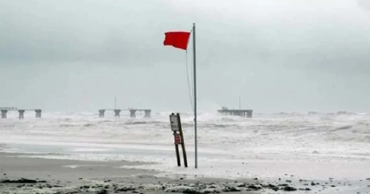 ৫ অঞ্চলের নদীবন্দরে সতর্ক সংকেত, ঢাকার আকাশ থাকবে মেঘলা