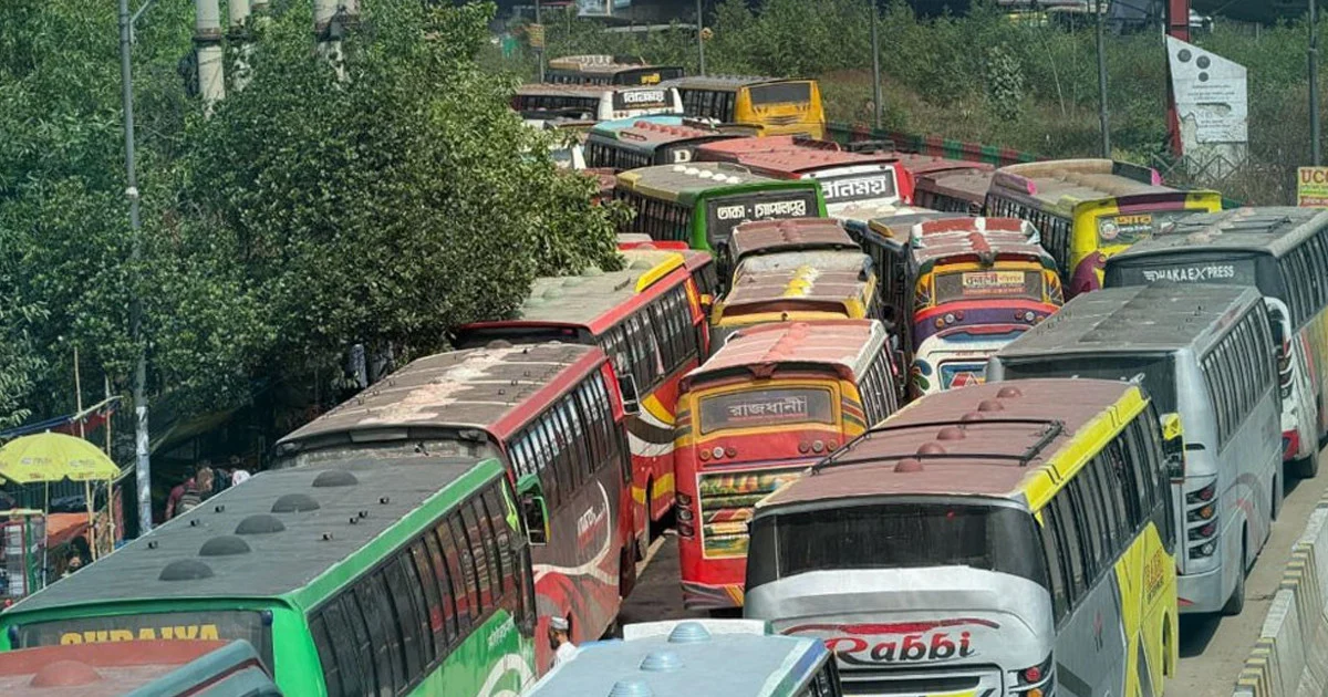রাজধানীতে বাসের রুট কমছে, ৯৮ থেকে হচ্ছে ৩২