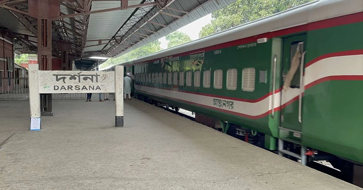 ভারত থেকে এলো নতুন ১৮টি রেলকোচ