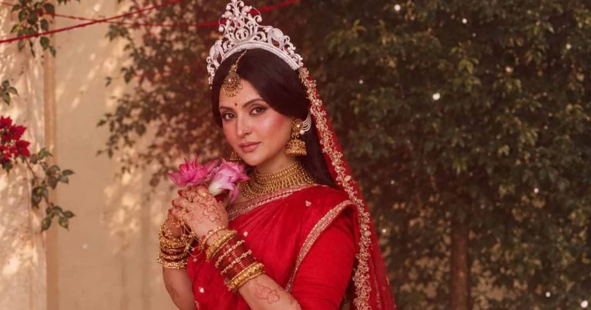 বধূর সাজে পরীমনি, ক্যাপশনে শুধু ‘পরী’