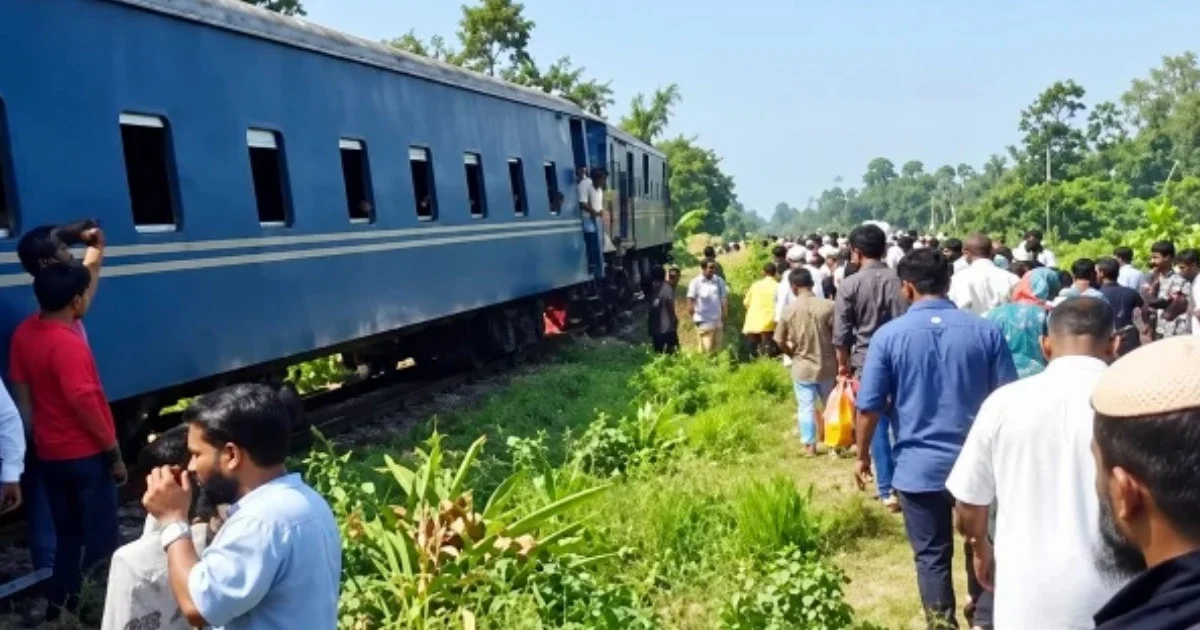 লাকসামে কর্ণফুলী ট্রেনের বগি লাইনচ্যুত, ঢাকামুখী যোগাযোগ বন্ধ