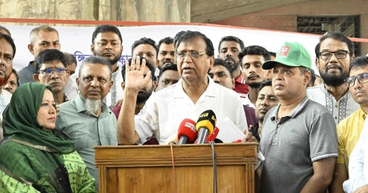 ফুটপাত দখল করে দোকান বসালেই মামলা, হুঁশিয়ারি ডিএসসিসি প্রশাসকের