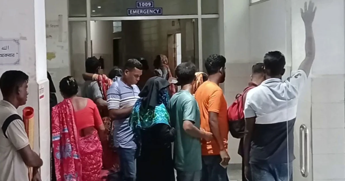 গোপালগঞ্জে পুলিশের ওপর নিষিদ্ধ যুবলীগ-ছাত্রলীগের হামলা, আহত ২
