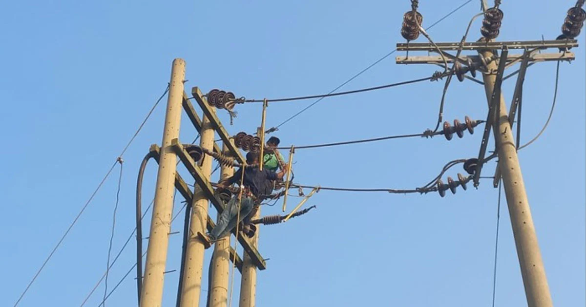 ঢাকা-চট্টগ্রামের একাংশে বিদ্যুৎ বিপর্যয়, সচিবালয়-বাংলাদেশ ব্যাংকেও নেই বিদ্যুৎ