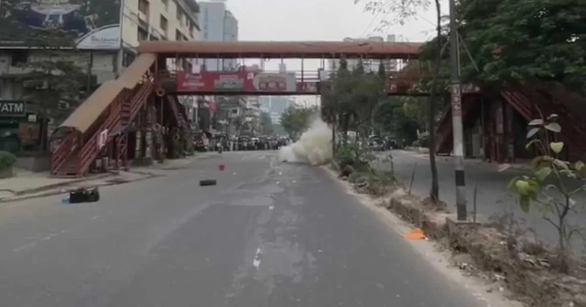 কলাবাগানে ককটেল বিস্ফোরণ, আটক ৪