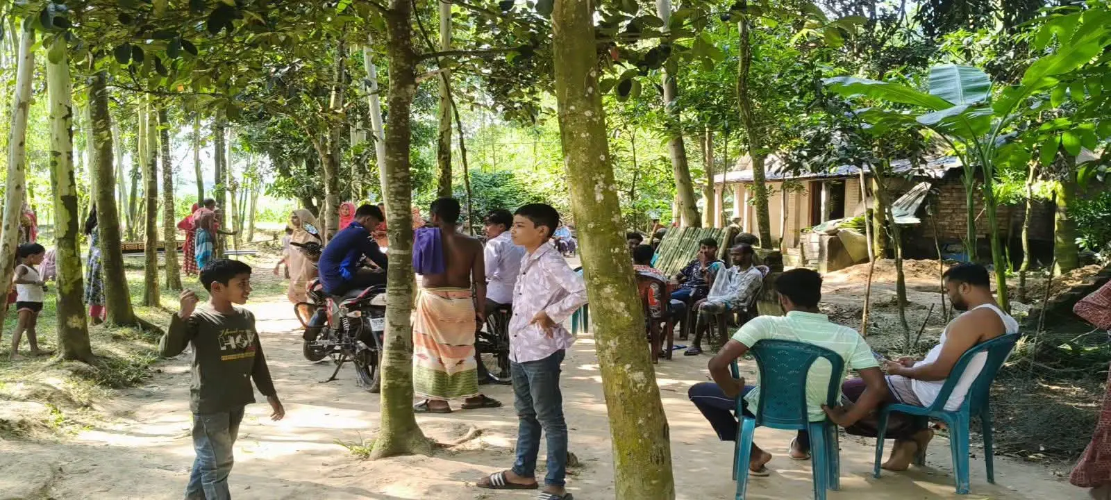গাইবান্ধায় সম্পত্তি নিয়ে ভাইয়ের সঙ্গে বিরোধ, বাবার দাফন আটকে দিলেন মেয়ে