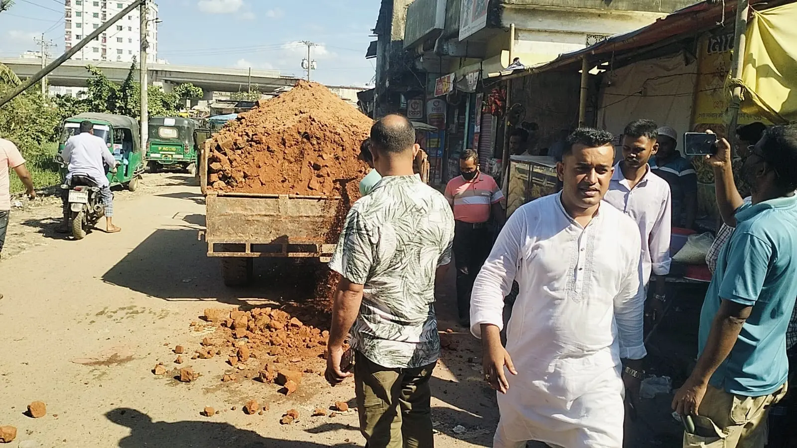মাধবপুরে মেয়র প্রার্থী বাদল পাঠানের নিজস্ব অর্থায়নে ২ সড়ক সংস্কার