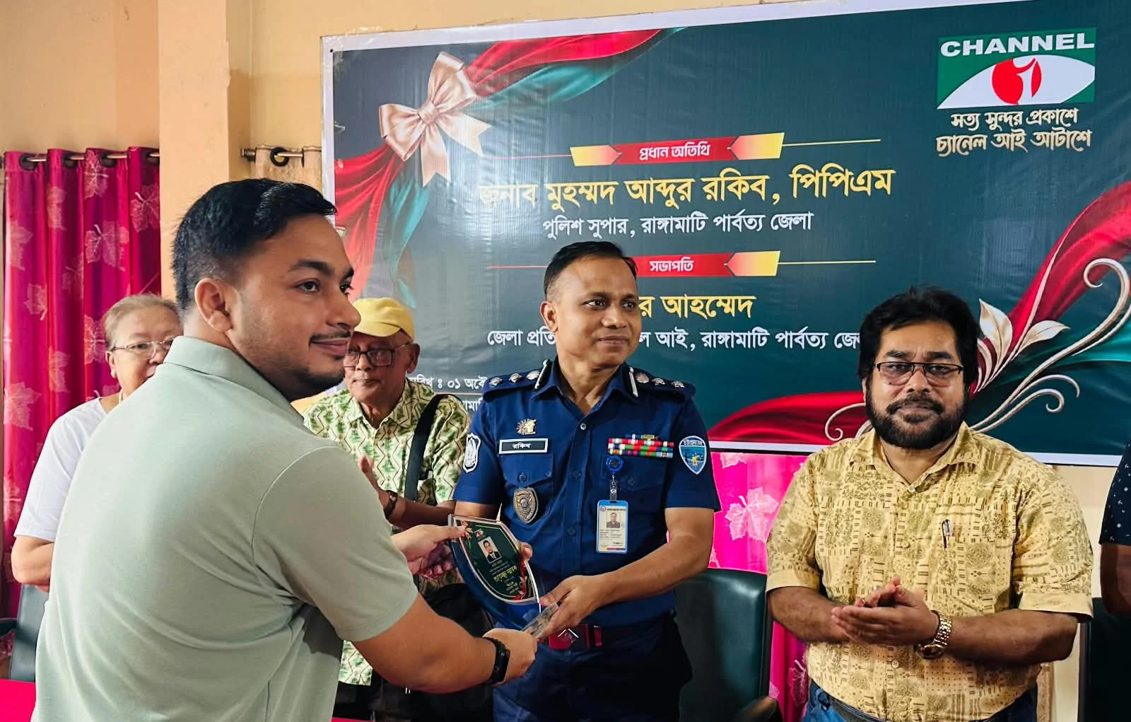 সমাজসেবায় চ্যানেল আইয়ের বিশেষ সম্মাননা পেলেন হাবীব আজম