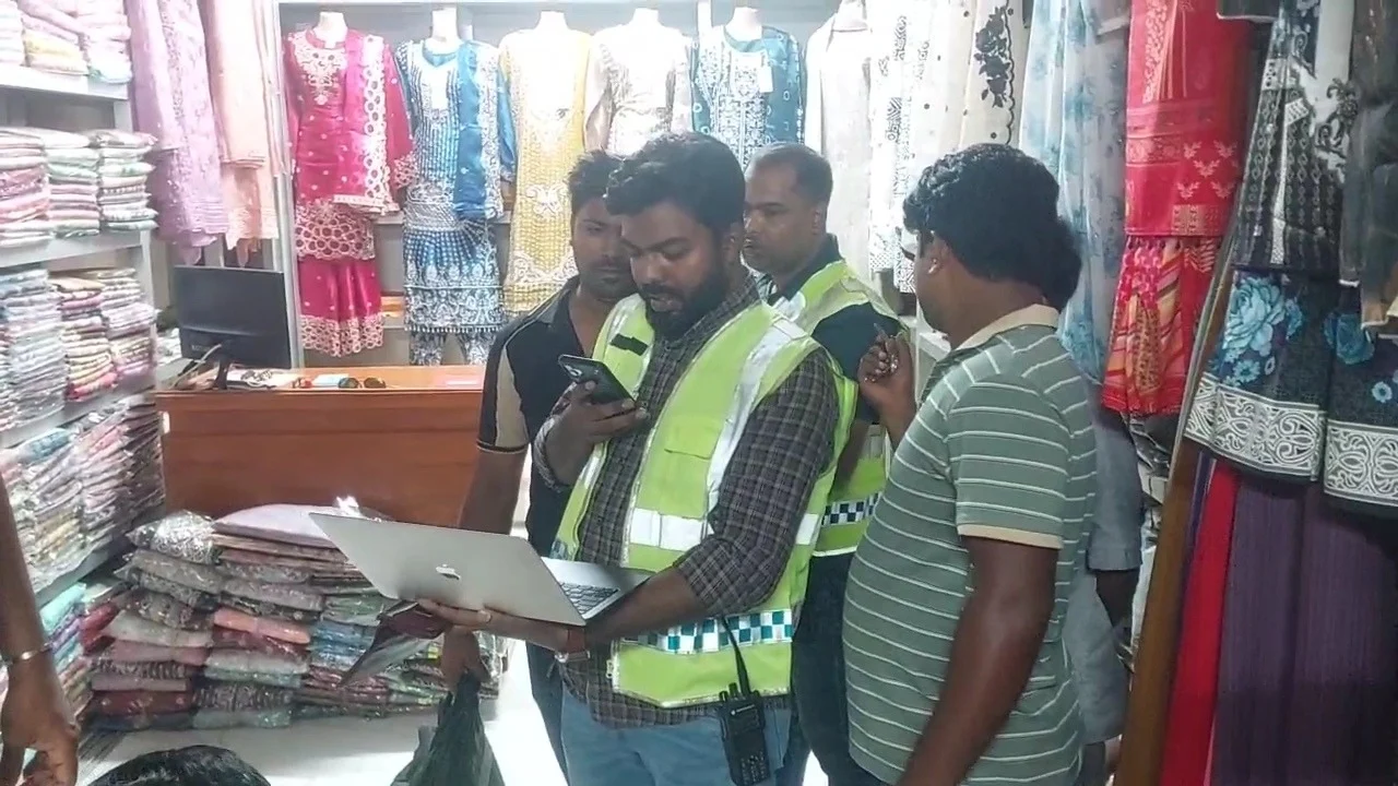অবশেষে জার্মান পর্যটকের ল্যাপটপ উদ্ধার