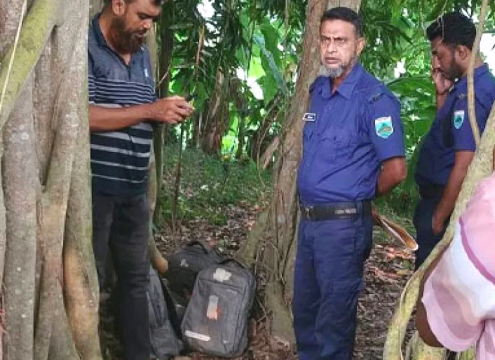 চাটমোহরে বিদ্যালয় থেকে চুরি হওয়া ১৭টি ল্যাপটপ পরিত্যক্ত অবস্থায় উদ্ধার