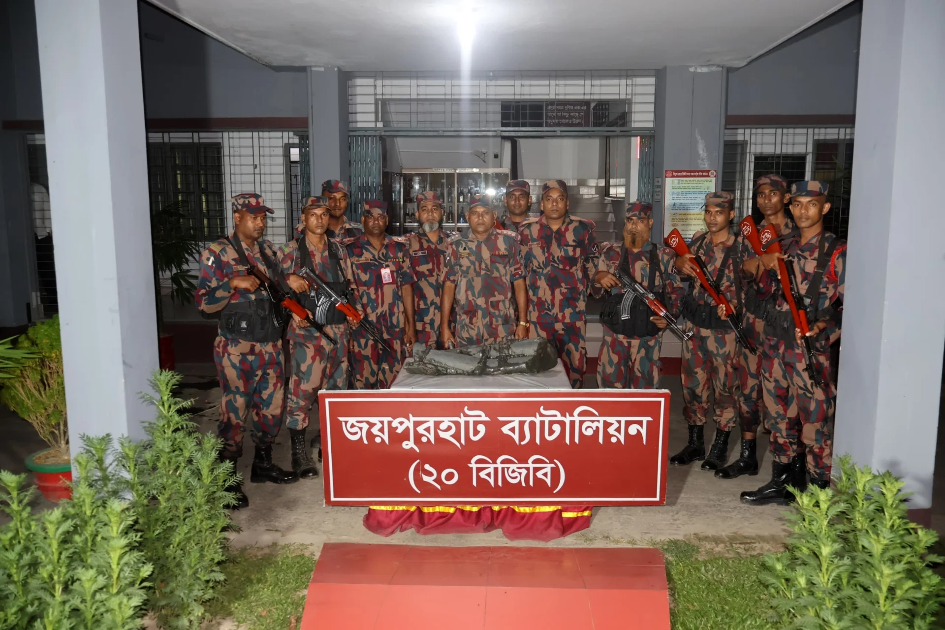 জয়পুরহাটে তুলসীগঙ্গা নদী থেকে ৮৫ লাখ টাকার কষ্টিপাথরের মূর্তি উদ্ধার
