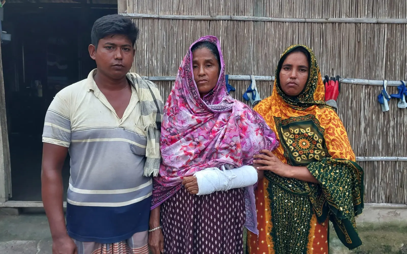 আইল কাটায় বিধবার হাত ভাঙার অভিযোগ সাবেক সেনা সদস্যের বিরুদ্ধে