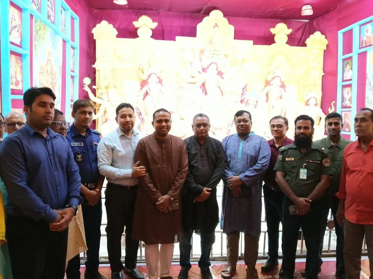 কেশবপুরে দুর্গাপূজার নিরাপত্তা পরিস্থিতি দেখতে পূজামণ্ডপ পরিদর্শনে প্রশাসনের কর্মকর্তারা