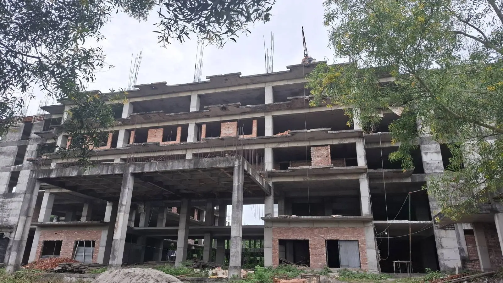 শেখ হাসিনা থেকে বেগম খালেদা জিয়া হল, এক দশকেও অসমাপ্ত  নির্মাণকাজ