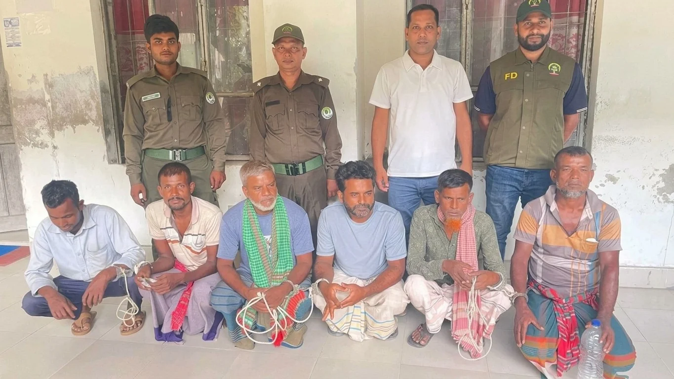 সুন্দরবনের হলদী খালে হরিণ শিকারের ফাঁদসহ গ্রেপ্তার ৬