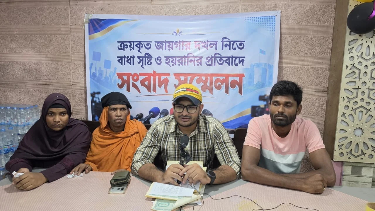 রাঙ্গুনিয়ায় সামাজিক জায়গা দখলের অভিযোগে মানববন্ধন, পাল্টা সংবাদ সম্মেলন