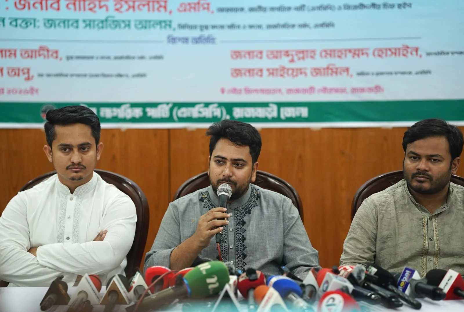 বিএনপির ক্যাডার বাহিনী নিজেদের লোকদেরও হত্যা করছে: নাহিদ ইসলাম