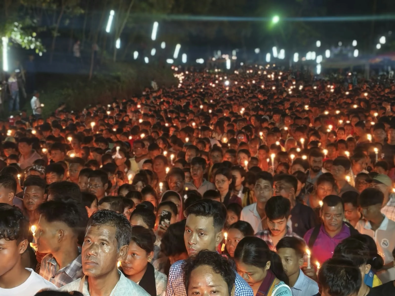 মোমবাতির আলোয় আলোকিত বারোমারীর গারো পাহাড়