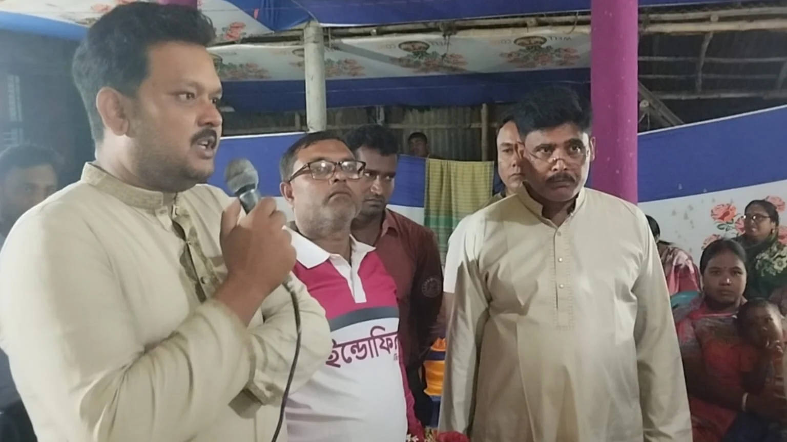 বাগাতিপাড়ায় দুর্গাপূজার মণ্ডপ পরিদর্শনে বাবু, চাইলেন সকলের দোয়া ও সমর্থন