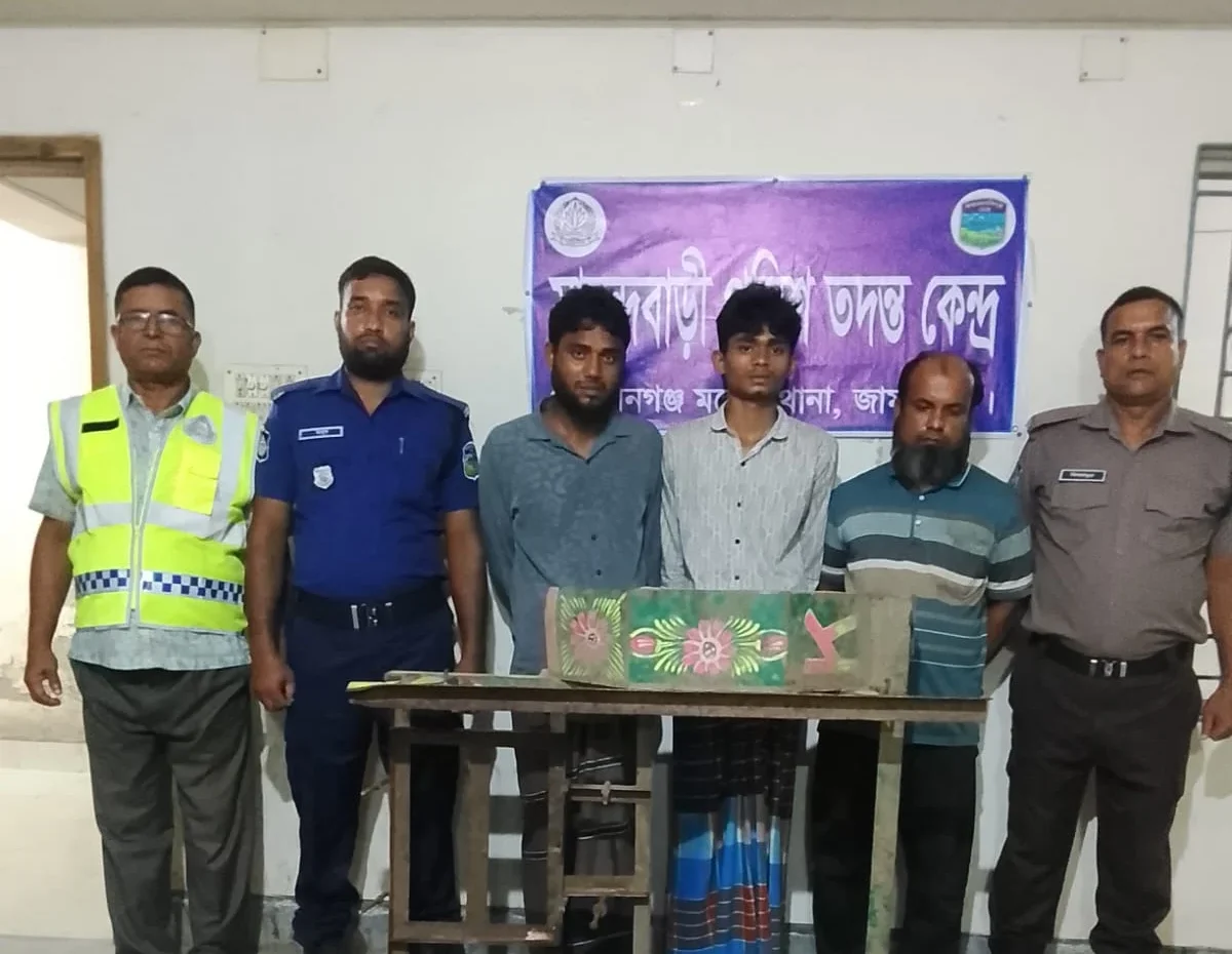 দেওয়ানগঞ্জের সানন্দবাড়ীতে পুলিশের অভিযানে অটোরিকশা চোরচক্রের ৩ সদস্য গ্রেপ্তার
