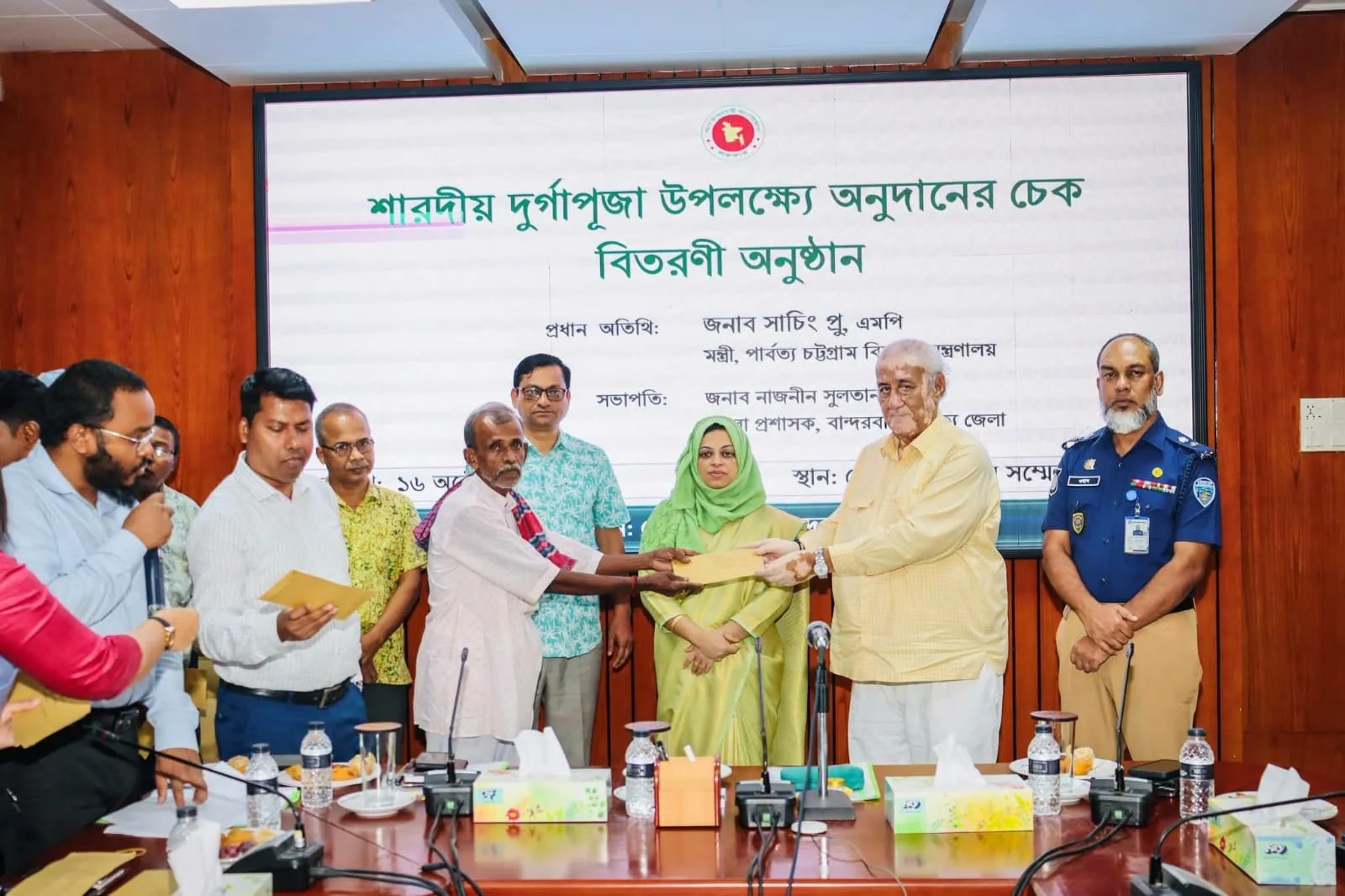 বান্দরবানে ৩৩ পূজামণ্ডপে ২৫ লাখ টাকার অনুদান