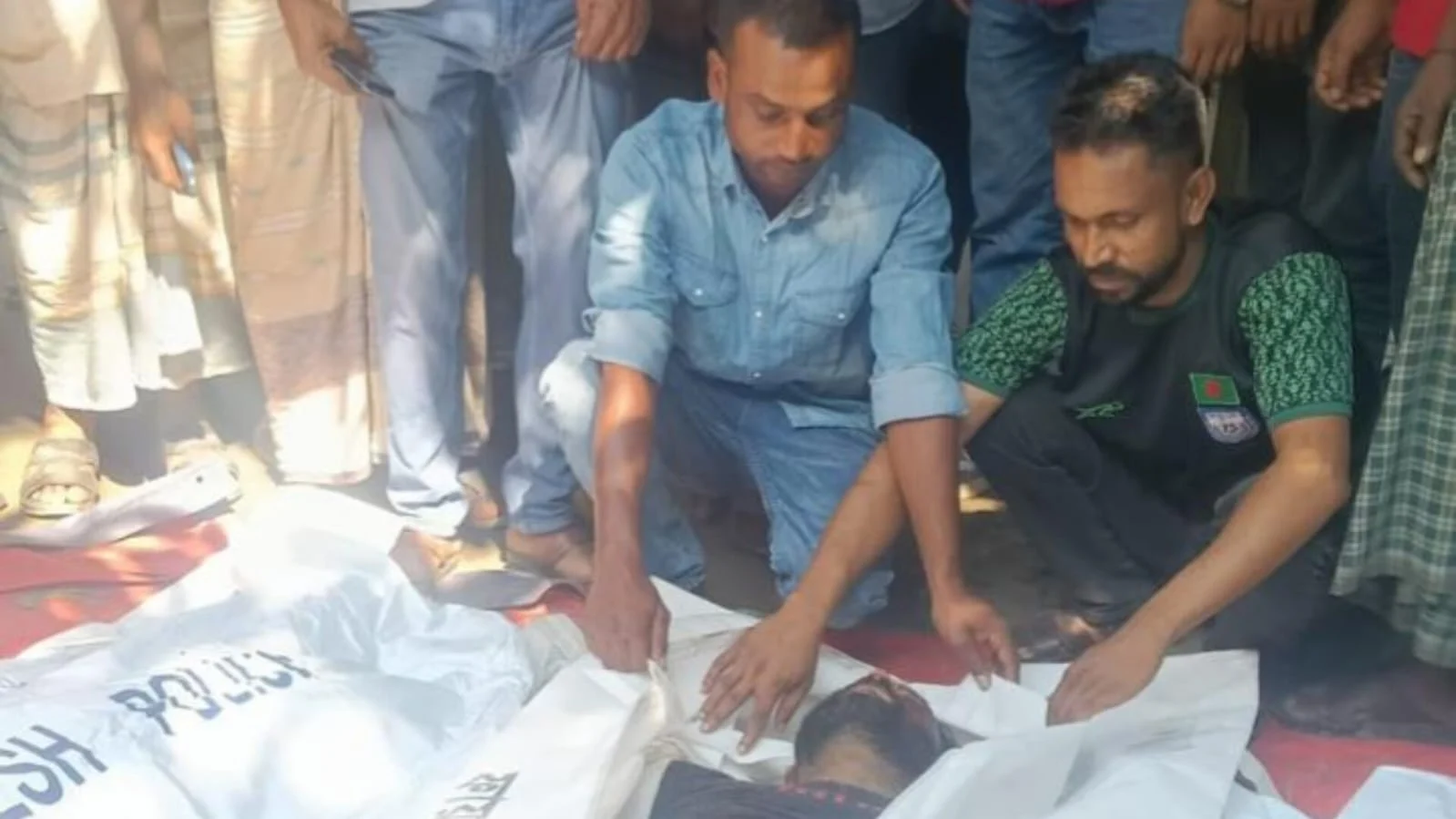 নাটোরে বাস-ট্রাক সংঘর্ষে নিহত ১৪, ১২ জনের পরিচয় শনাক্ত