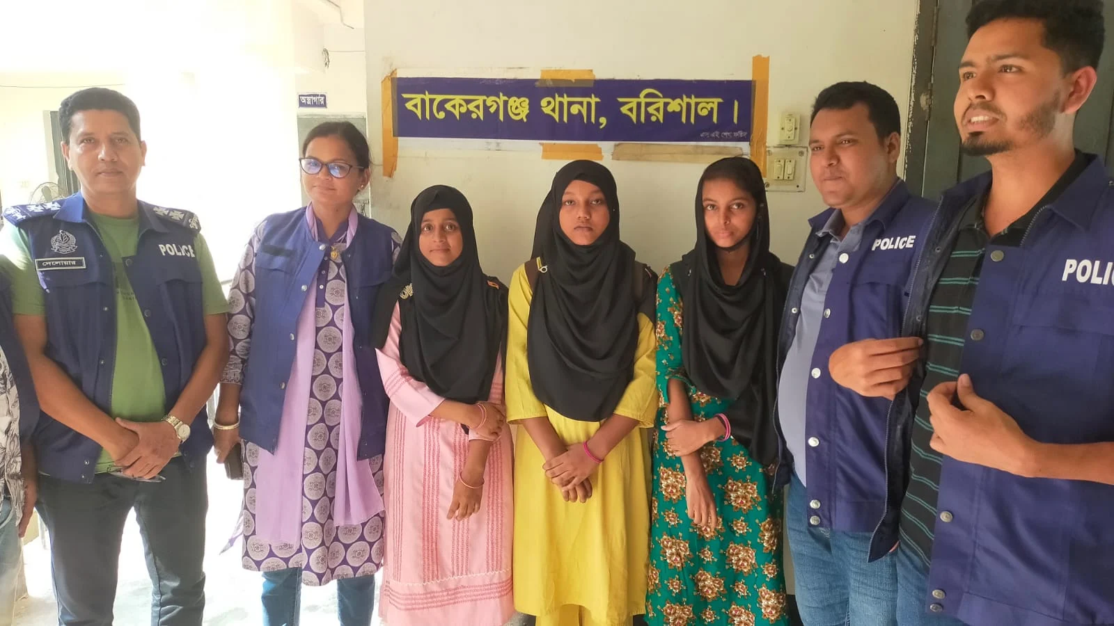 বাকেরগঞ্জে নিখোঁজ তিন স্কুলছাত্রী ঢাকায় উদ্ধার