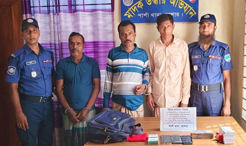 কাচের টুকরা দিয়ে টাকার কারসাজি! শার্শায় প্রতারণার অভিযোগে গ্রেপ্তার ৩