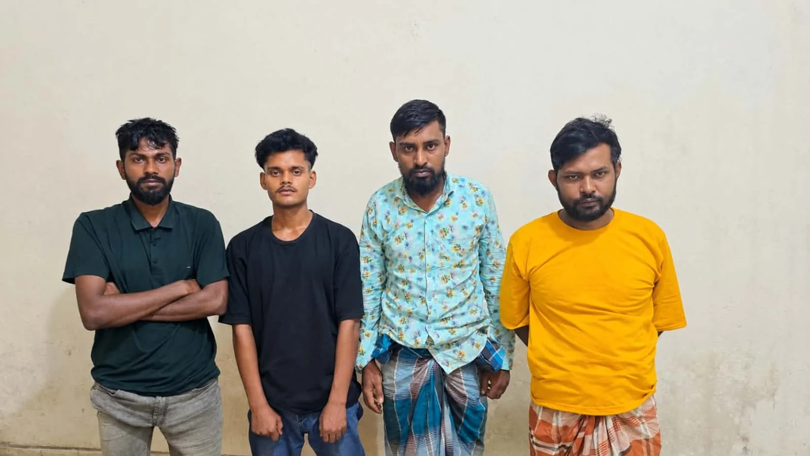 নালিতাবাড়ীতে ইয়াবাসহ আটক ৪