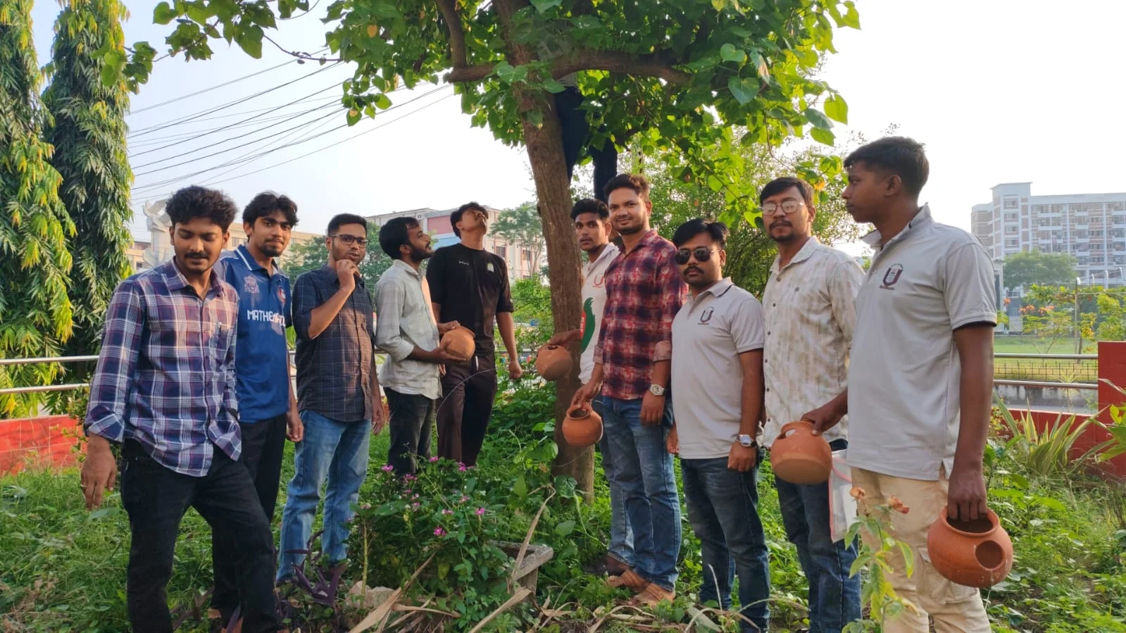 পাবিপ্রবিতে পাখিদের নিরাপদ আবাসস্থল তৈরি করলেন ছাত্রদলের দুই নেতা