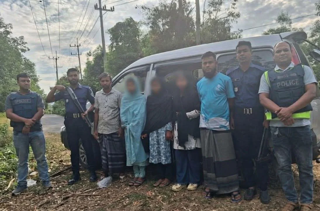 বান্দরবান লামা থেকে নিখোঁজ হওয়া ৩ স্কুলছাত্রী উদ্ধার