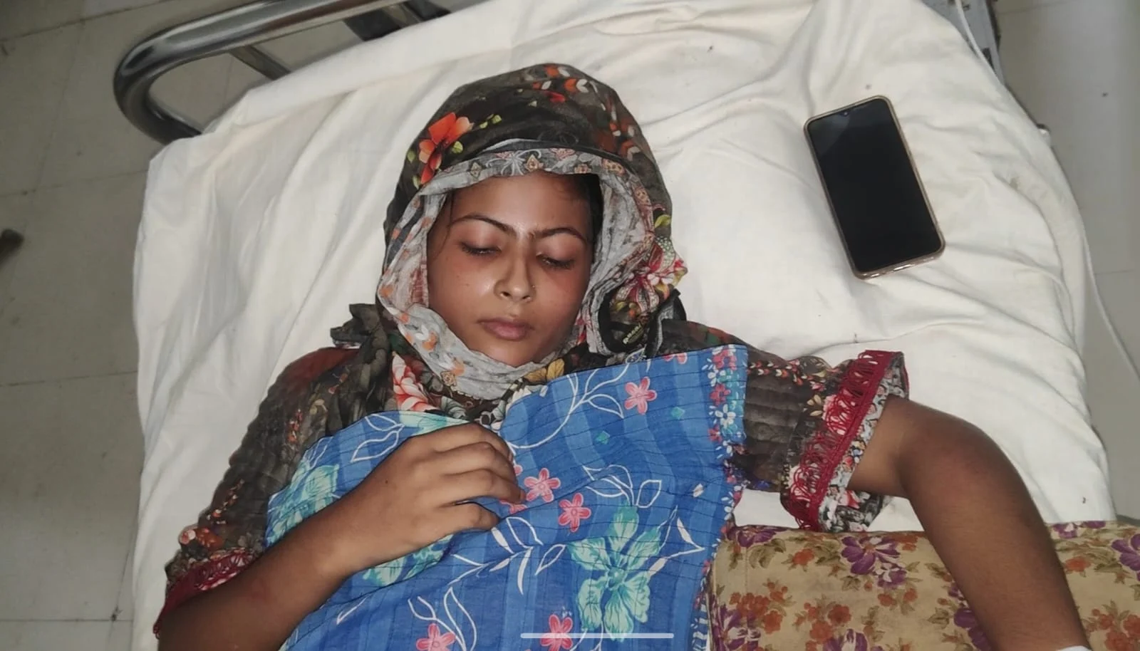 জমি নিয়ে বিরোধের জেরে মোল্লাহাটে দুই পক্ষের সংঘর্ষে নারীসহ আহত ৮, সংকটাপন্ন ১