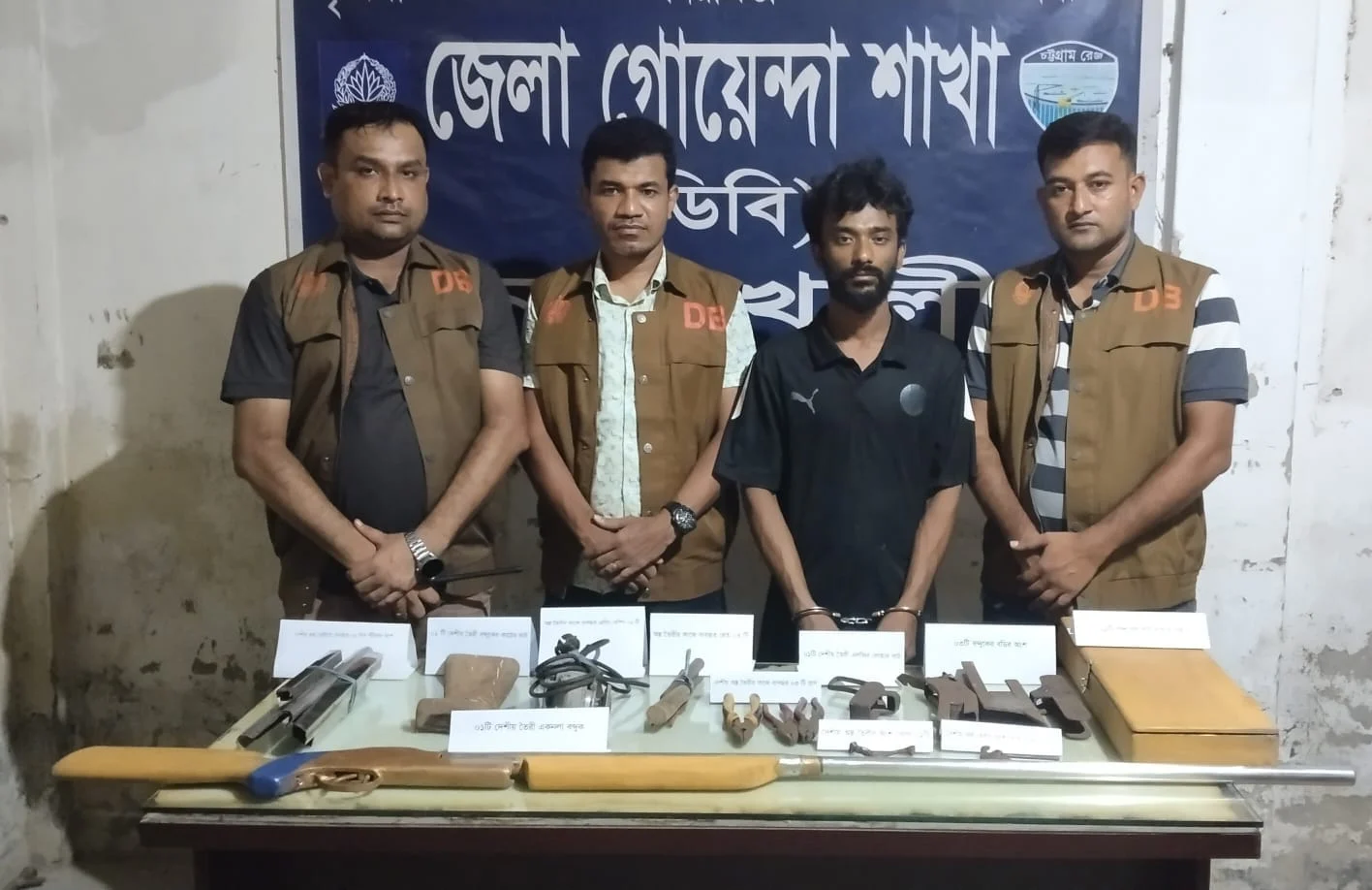 নোয়াখালীতে দেশীয় বন্দুকসহ অস্ত্র তৈরির কারিগর গ্রেপ্তার