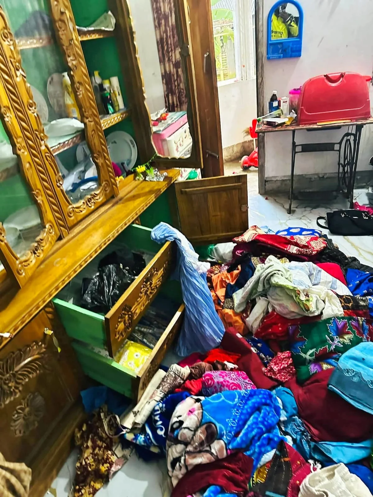 কসবায় প্রবাসীর বাড়িতে দুর্ধর্ষ ডাকাতি, হাত-মুখ বেঁধে জিম্মি পরিবারের সদস্যরা
