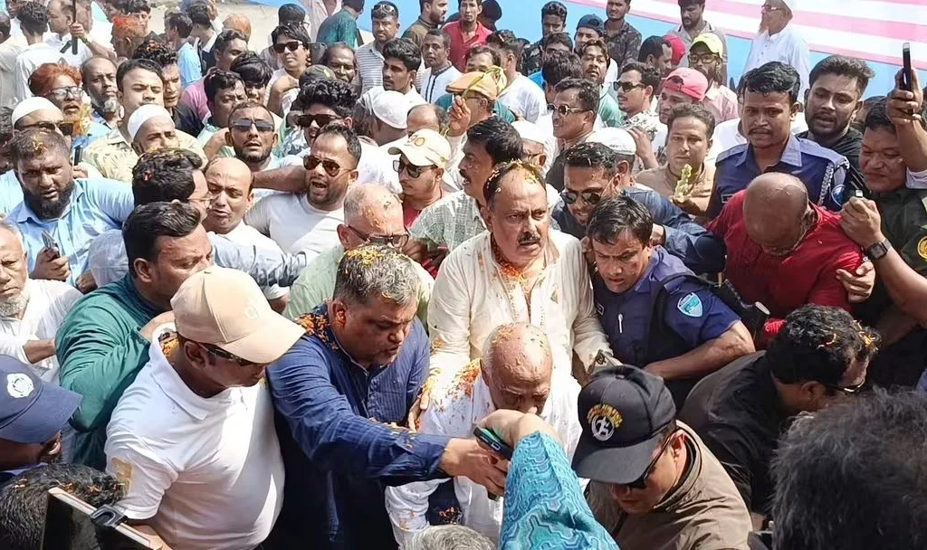 কসবায় মহানগর প্রভাতীর যাত্রাবিরতি, স্টেশনে জনসভা