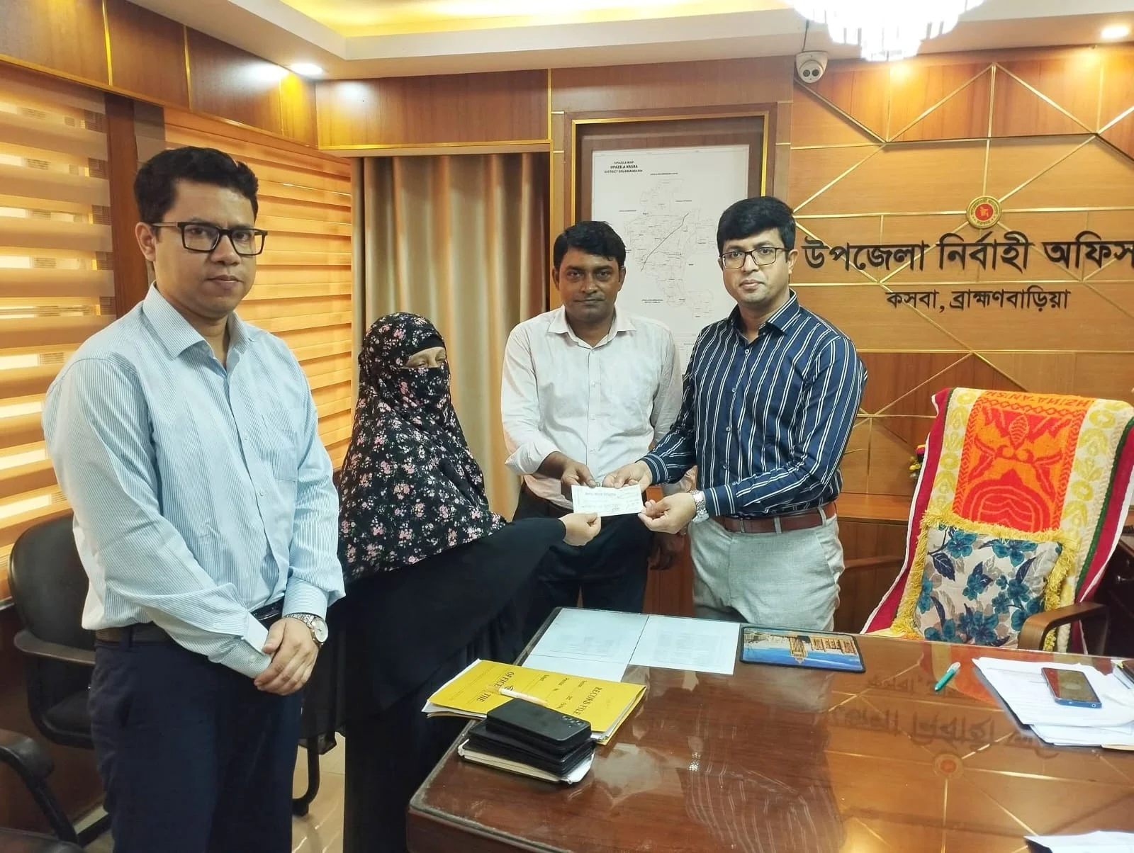 কসবায় বজ্রপাতে নিহতের পরিবারের পাশে উপজেলা প্রশাসন, দেওয়া হলো ২৫ হাজার টাকা