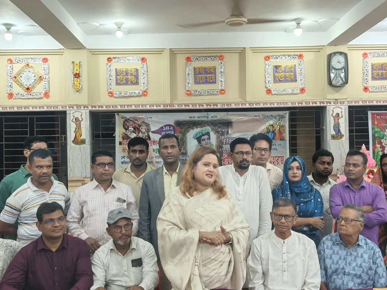 চাটমোহরে পূজামণ্ডপ পরিদর্শনে এমপি রুমা