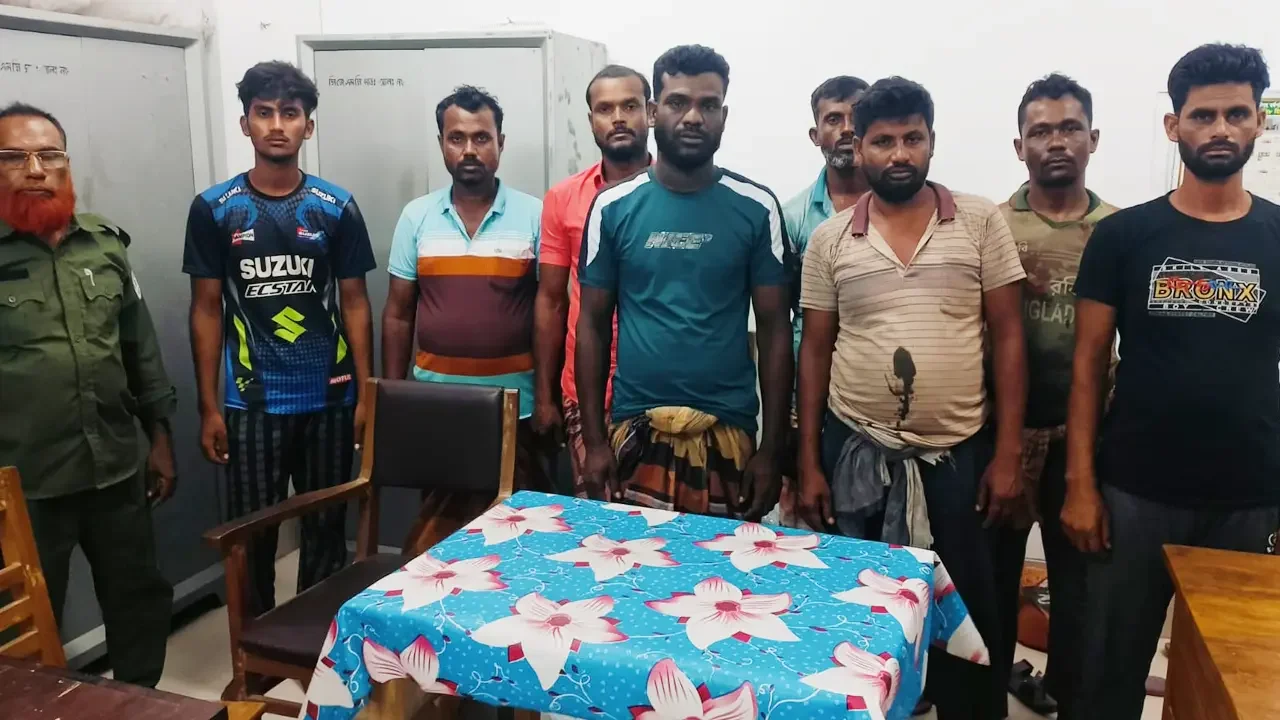 সুন্দরবনের অভয়ারণ্য এলাকা থেকে ৮ জেলে আটক