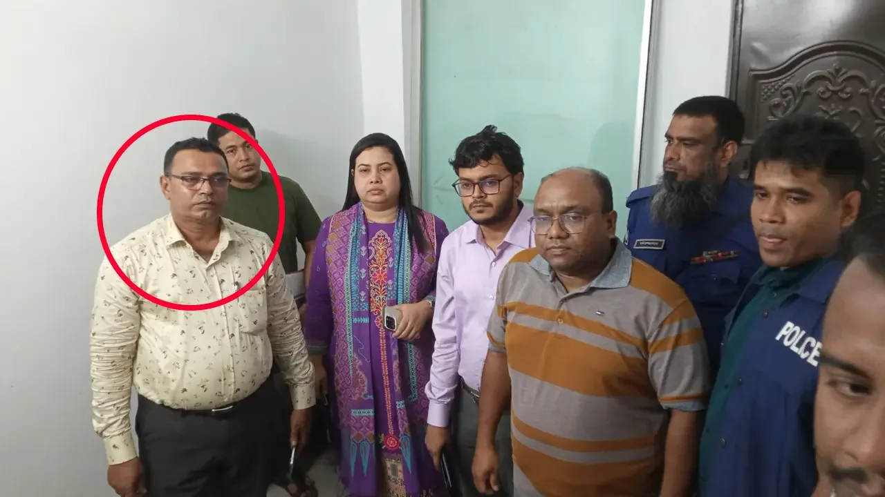 ডিভাইসে হাত রাখলেই রোগ নির্ণয়, ১৫ বছর ধরে চিকিৎসার নামে প্রতারণা