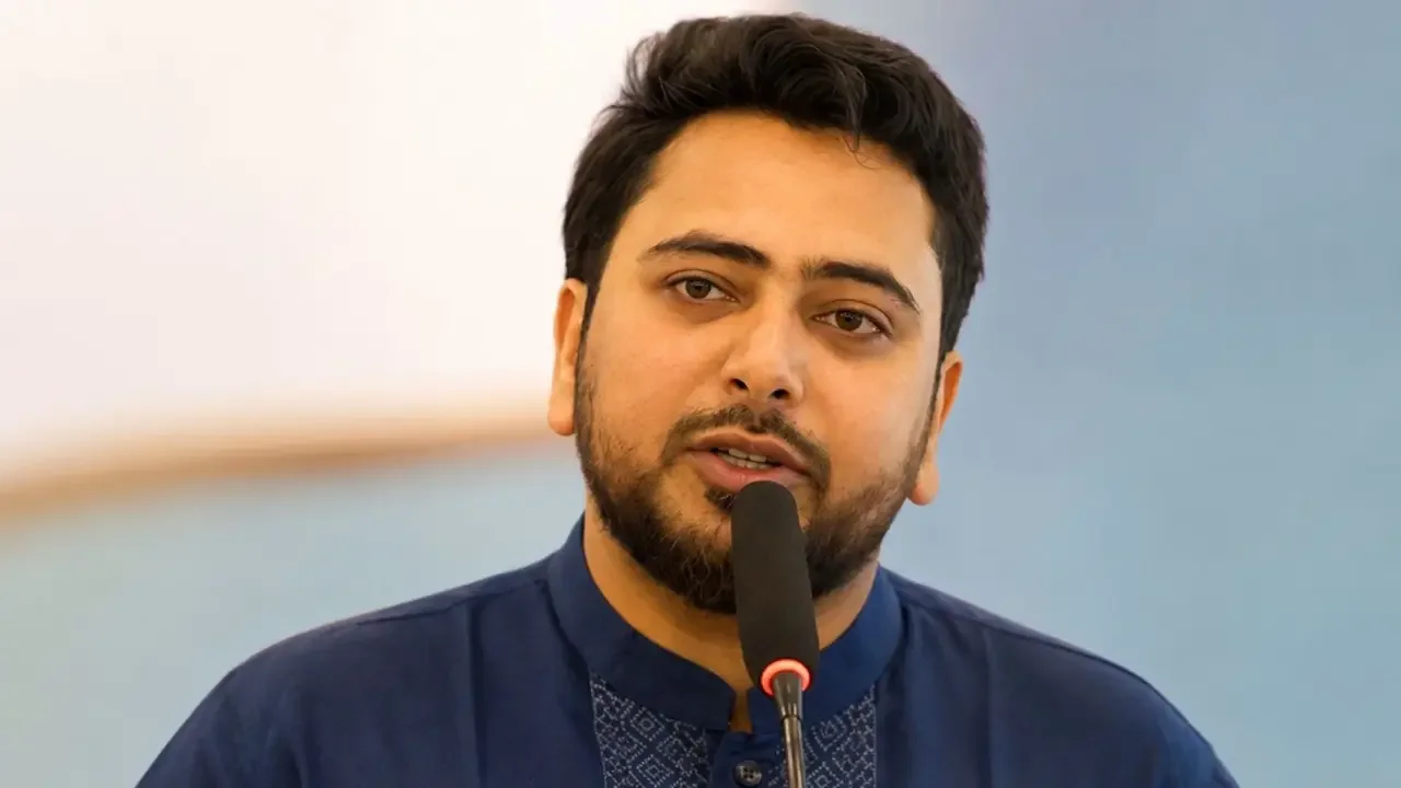 পিরোজপুরে লাশ দাফনে বাধা, নিন্দা জানালেন নাহিদ ইসলাম