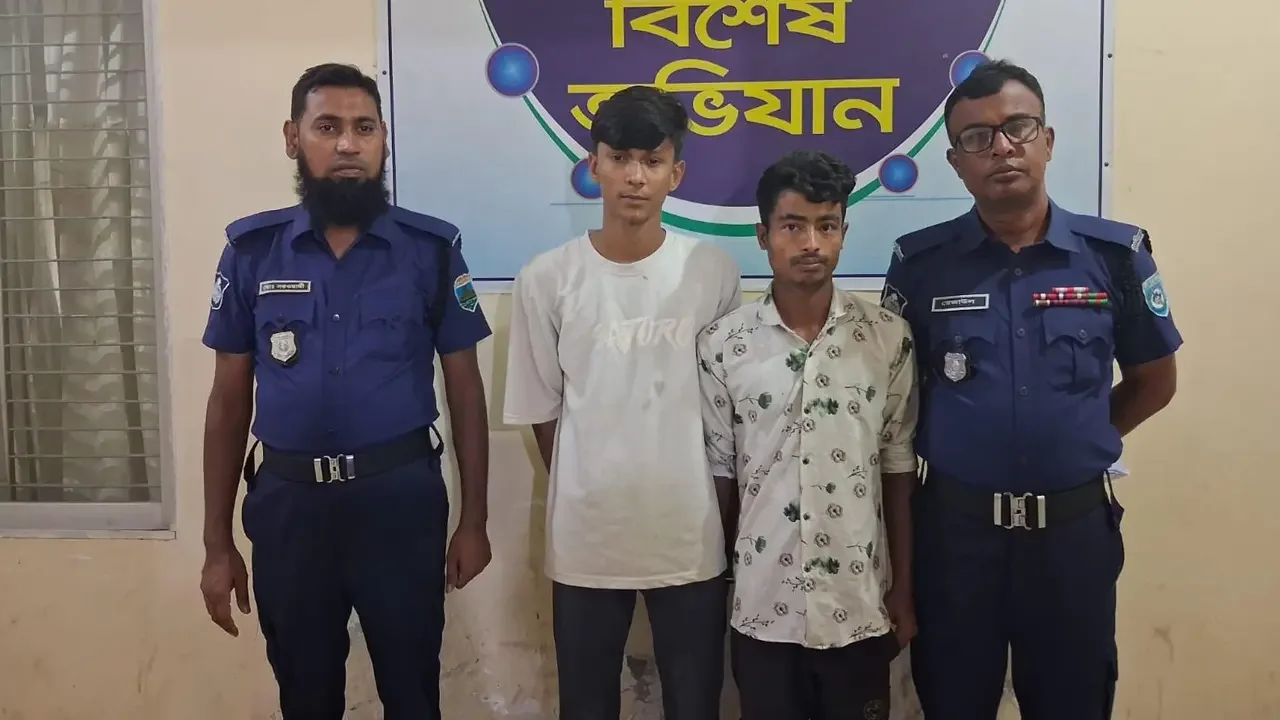 নীলফামারীতে চেতনানাশক খাইয়ে ইজিবাইক ছিনতাই, গ্রেপ্তার ২